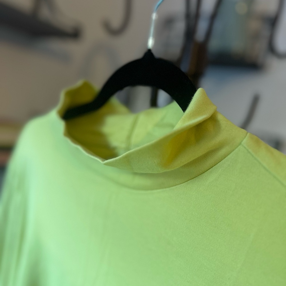 #25 CHICO’S HIGH COLLAR LIME GREEN LONG SLEEVE SHIRT SPLIT HEM - Picture 5 of 9